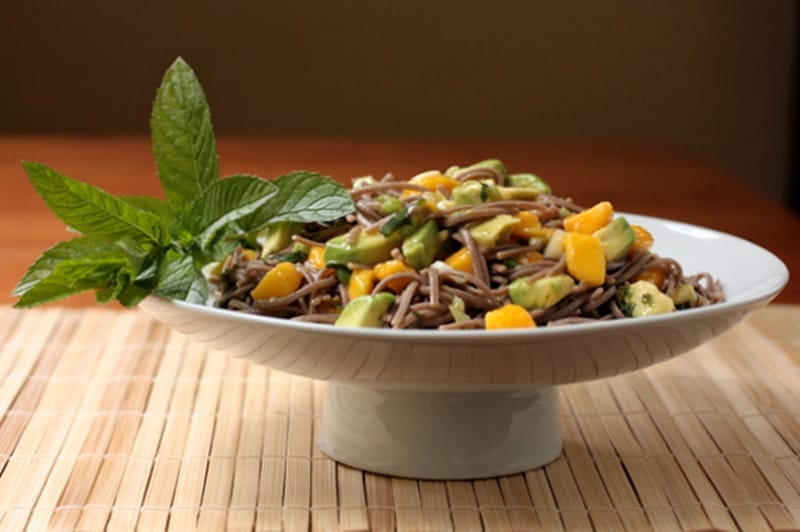 7 Steps for Making Refreshing Summer Salads