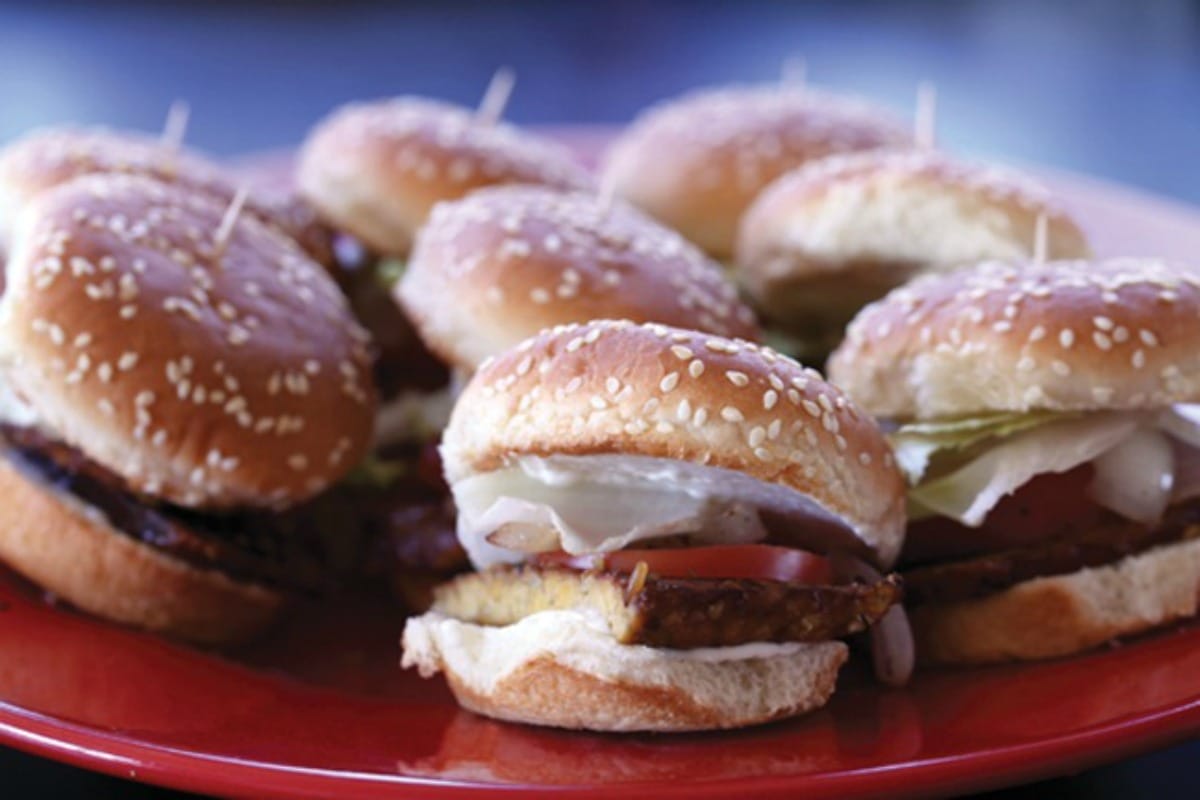 Sriracha Tempeh Sliders With Vegan Ranch Dressing [Vegan]