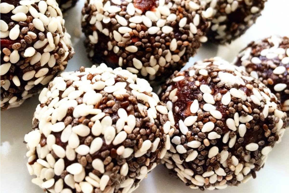 Chocolate Sea Salt Energy Bites [Vegan, Gluten-Free]