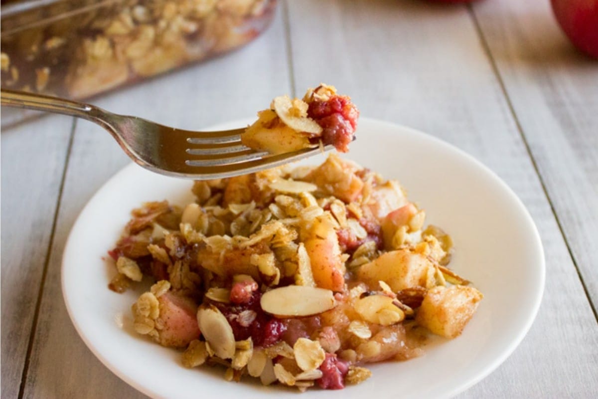 Raspberry-Apple-Crisp-Vegan-1200x800