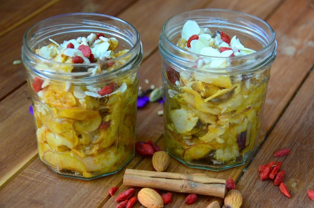 Raw Apple Pie With Goji Berries and Nutmeg [Vegan, Raw, Gluten-Free]