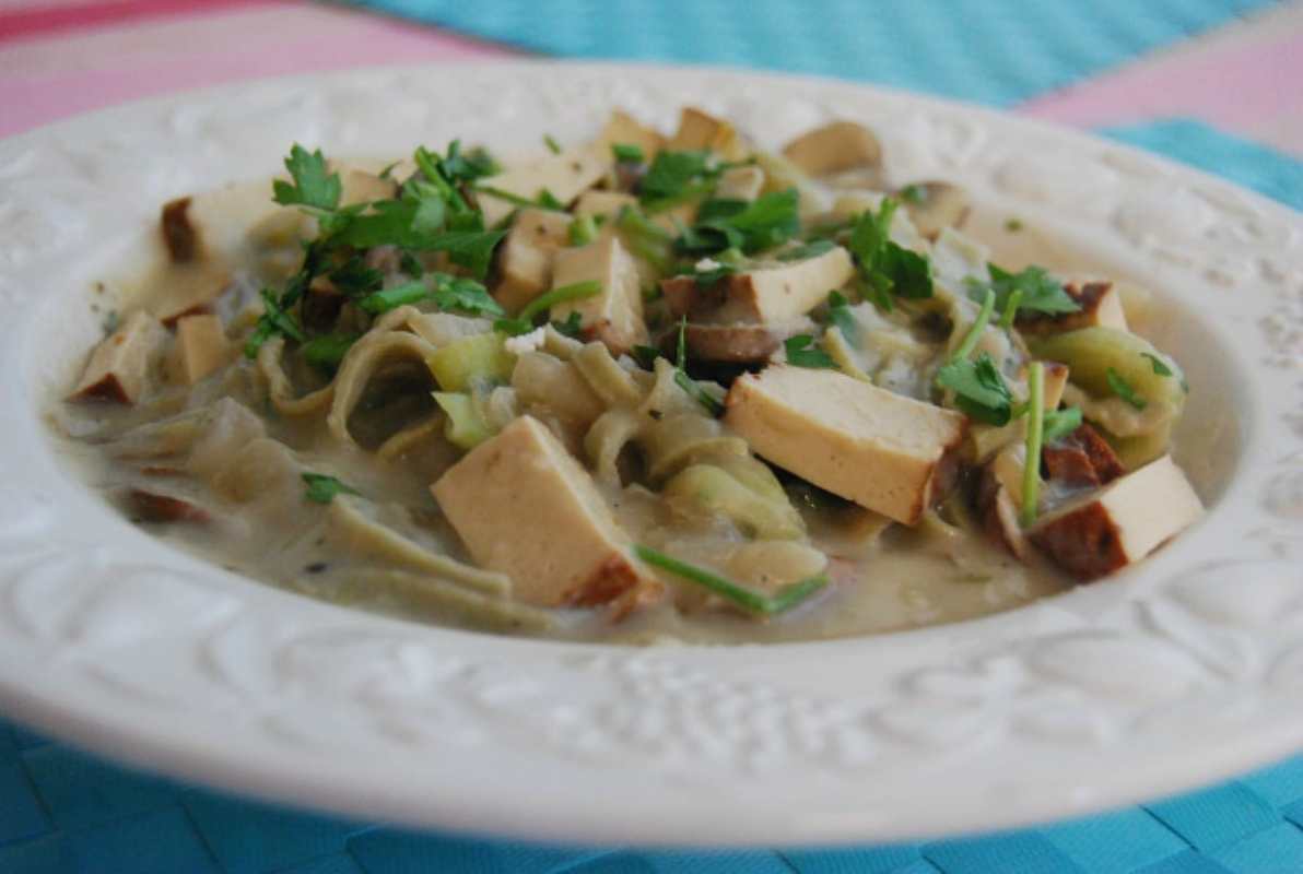 Smoked Tofu and Mushroom Carbonara With &lsquo;Mung Bean&rsquo; Pasta [Vegan, Gluten-Free]