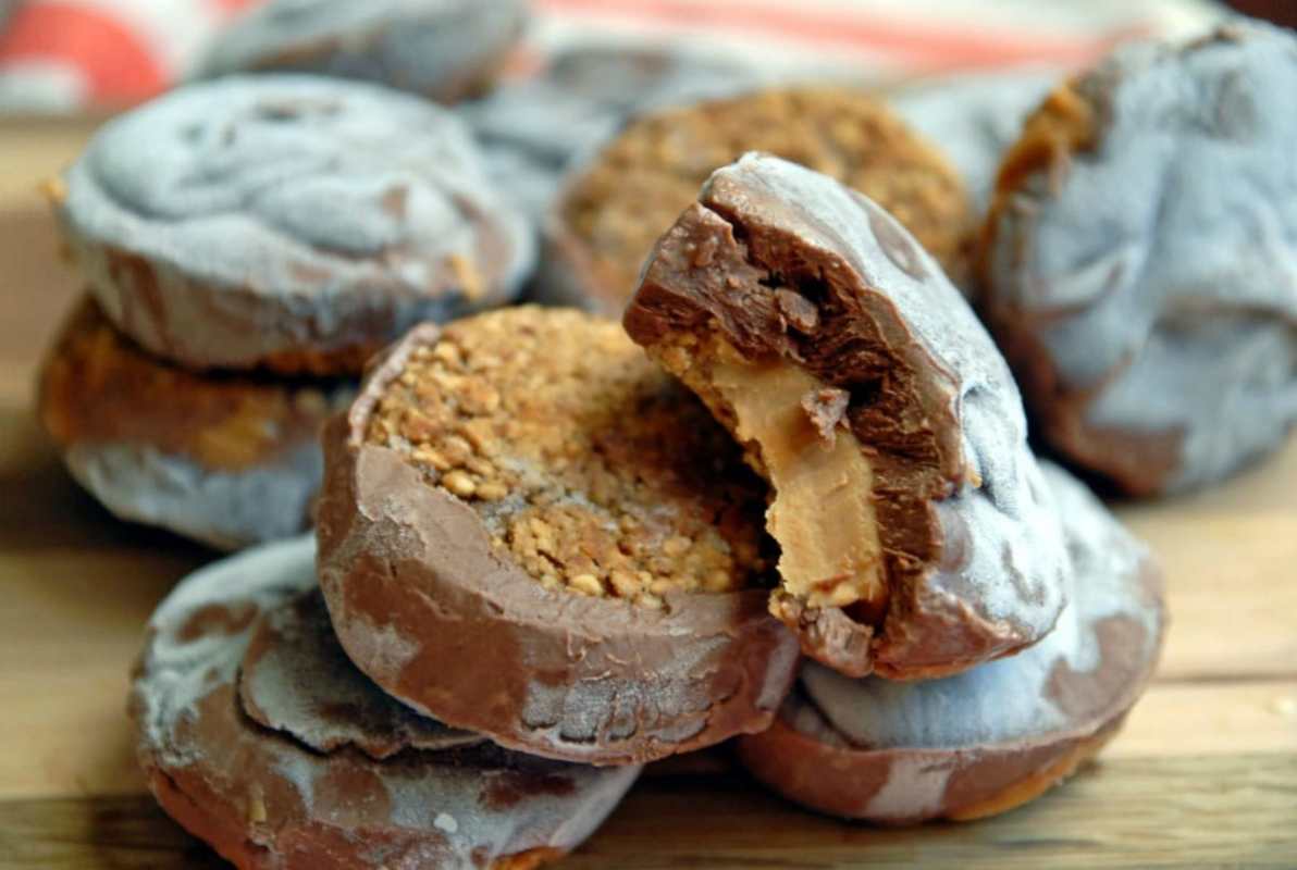 Frozen Pretzel Peanut Butter Bites [Vegan]
