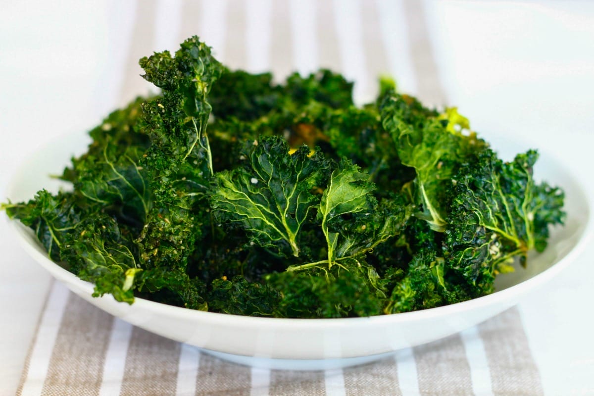 Lemony Kale Chips [Vegan, Raw, Gluten-Free]