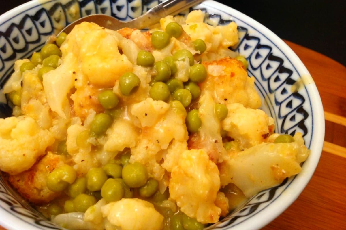Pasta-Free Baked Cauliflower and Cheese With Peas [Vegan, Gluten-Free]