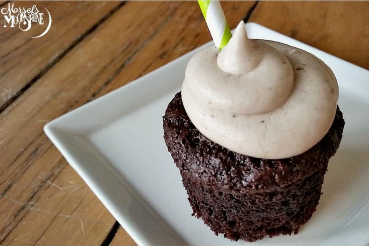 https://ogp-ai.mystagingwebsite.com/vegan-recipe/chocolate-stout-cupcakes-with-irish-cream-frosting/