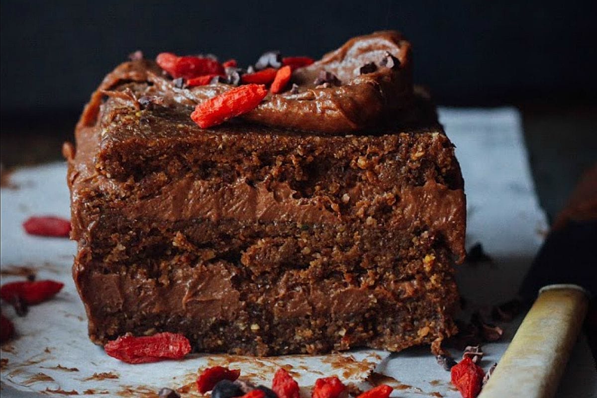 Decadent Superfood Chocolate Cake [Vegan, Raw, Gluten-Free]