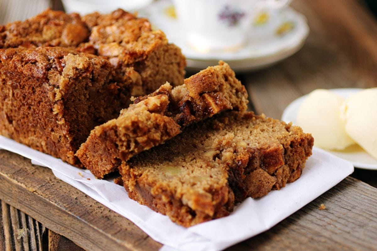 Apple Loaf Cake [Vegan]