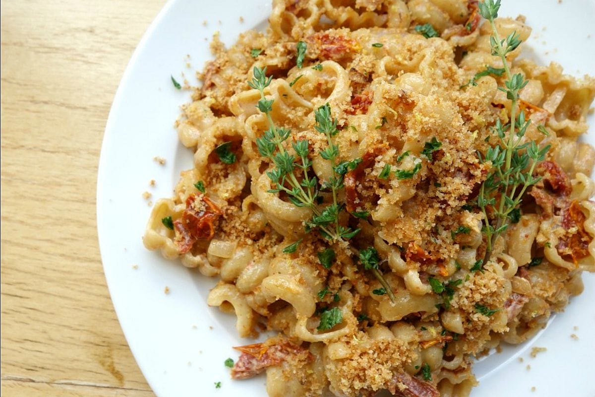 Whole Wheat Pasta With Sundried Tomatoes and Lemon Breadcrumbs [Vegan]
