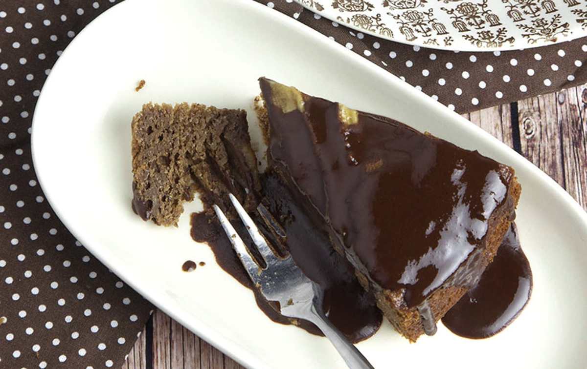 Whole Grain Banana Chocolate Cake With Chocolate Syrup [Vegan]