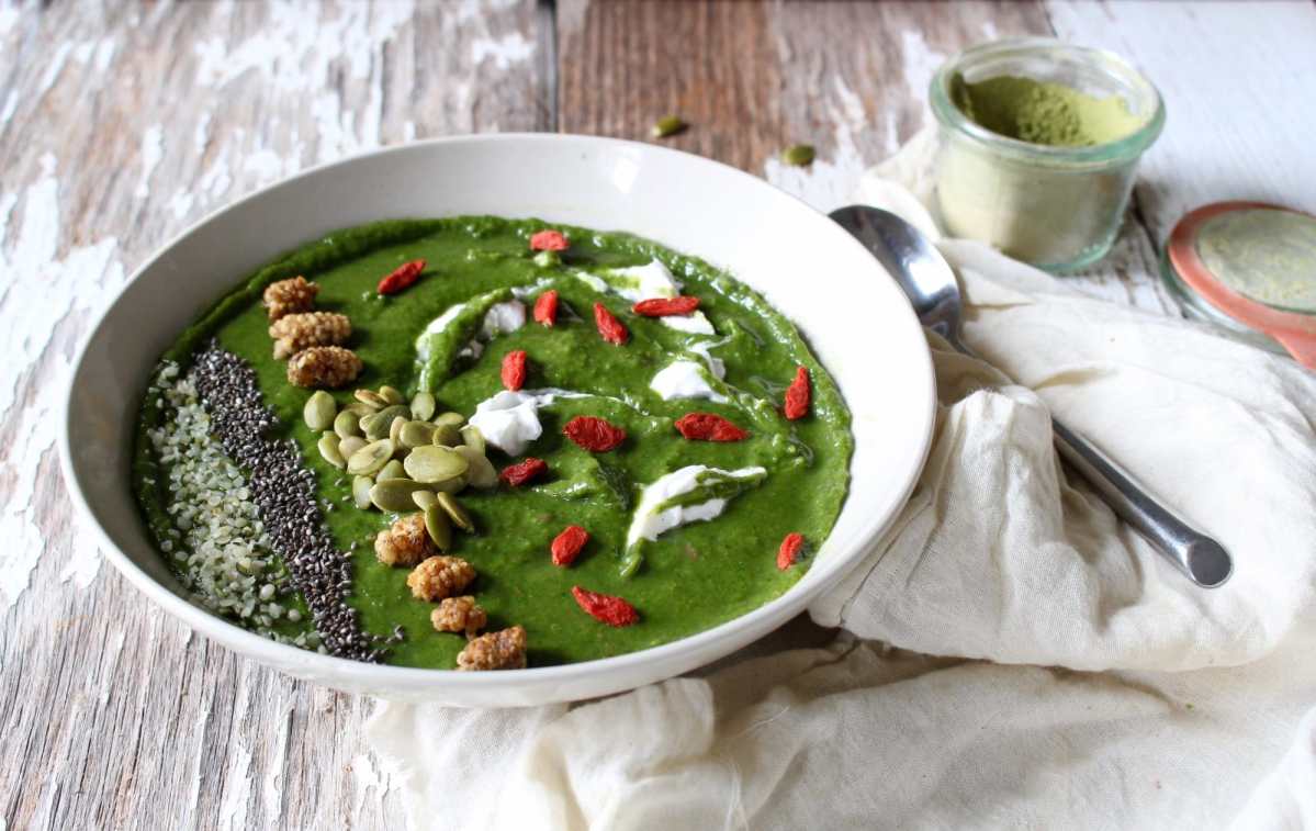 Pumpkin Pie Green Smoothie Bowl [Vegan, Gluten-Free]