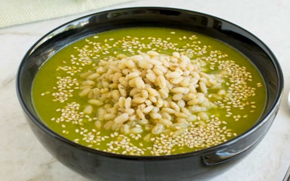 Cajun Spiced Barley Kale Soup [Vegan]