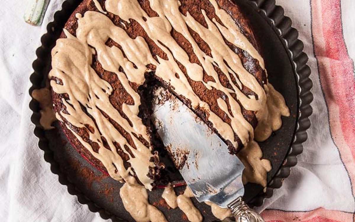 Simply Decadent Flourless Peanut Butter and Chocolate Cake (All You Need is a Blender!) [Vegan, Gluten-Free]