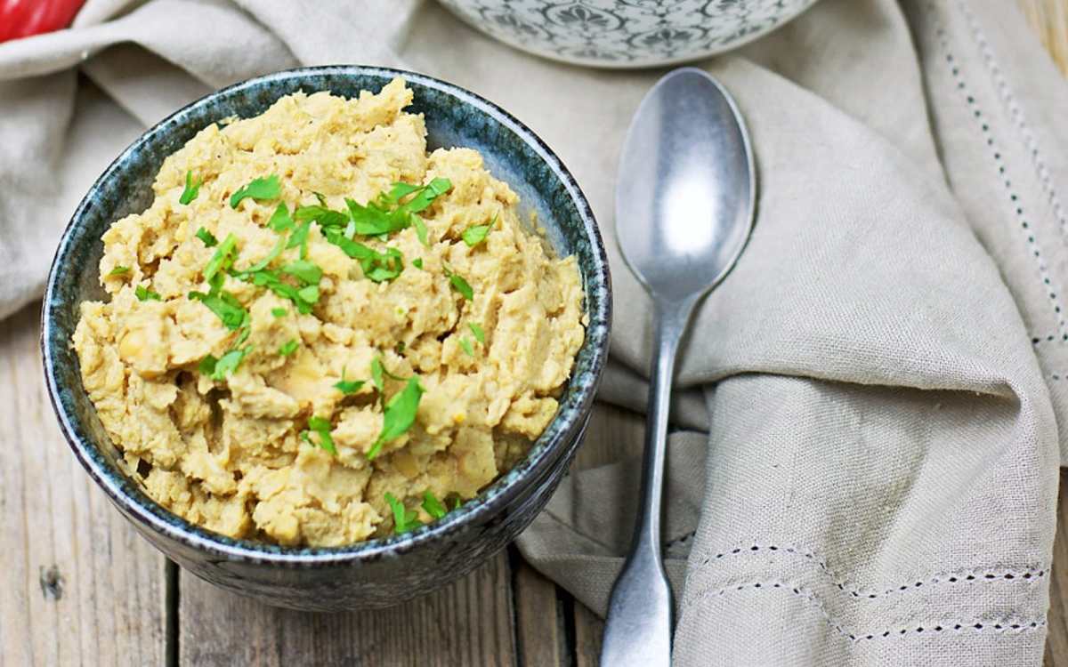 Maple-Glazed Roasted Parsnip Hummus