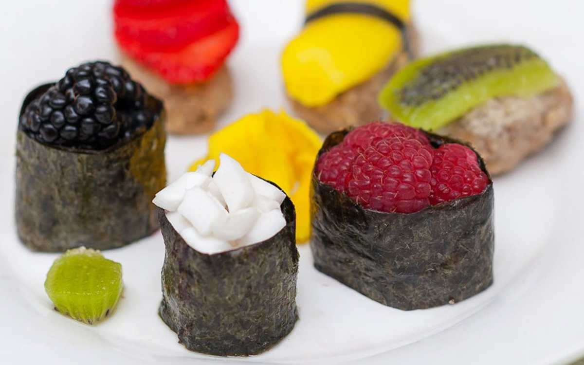 Fruity Dessert Sushi With Cinnamon Vanilla 'Rice'