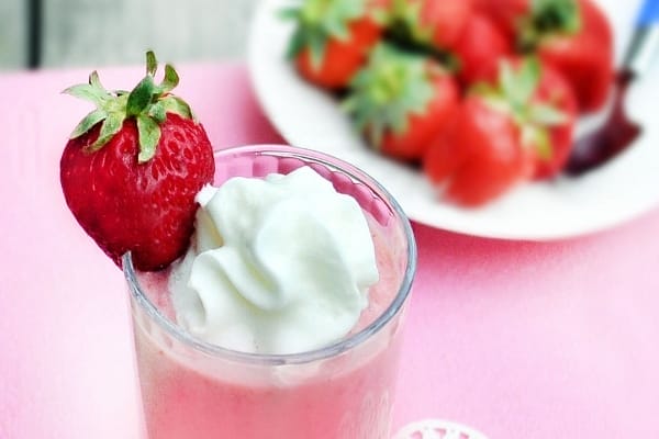 healthy-dessert-milkshake strawberry vegan