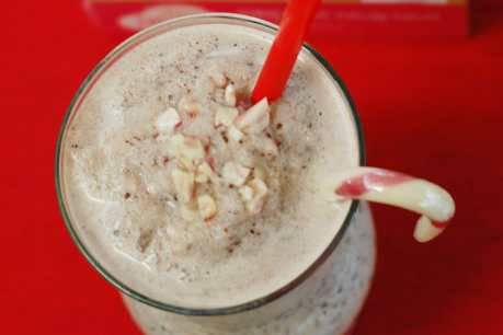Vegan Peppermint Chocolate Chip Holiday Shake [Vegan, Gluten-Free]