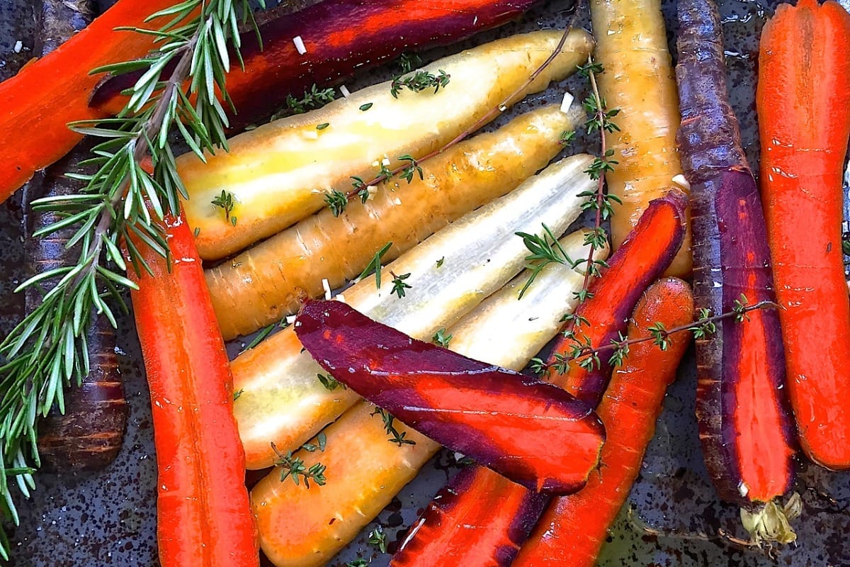 Rosemary Roasted Carrots With Creamy Thyme and Rosemary Sauce [Vegan]