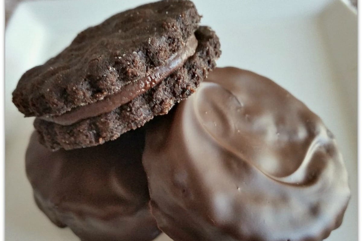 Thin Mint Sandwich Cookies [Vegan]