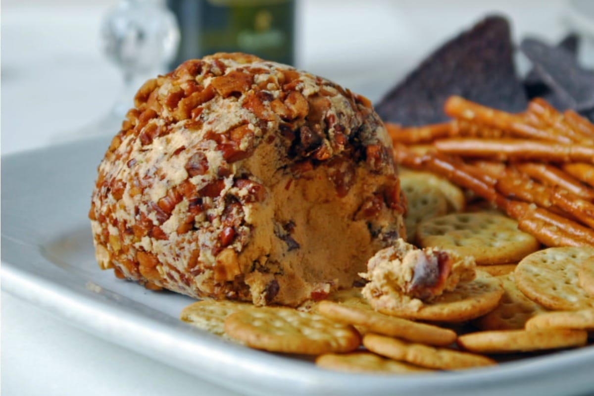 Vegan Sriracha and Lime Cheeseball [Gluten-Free]