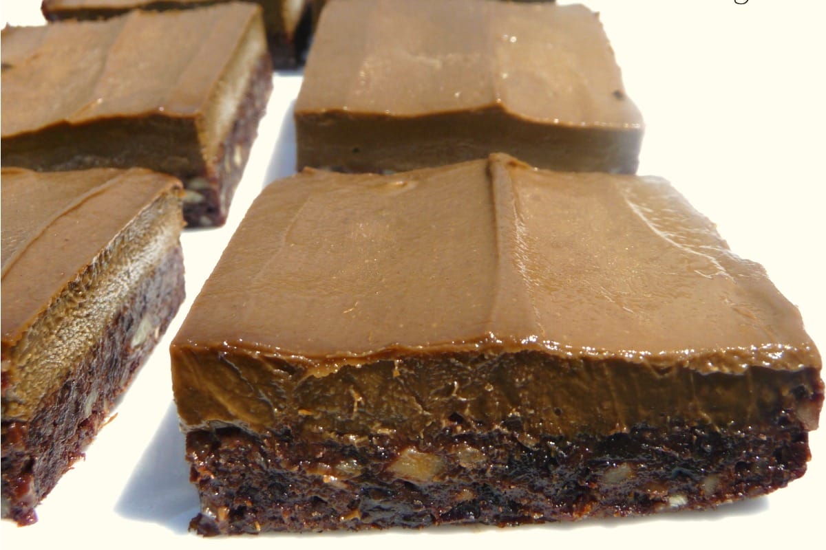 Brownies With Creamy Chocolate Frosting [Vegan, Raw, Gluten-Free]