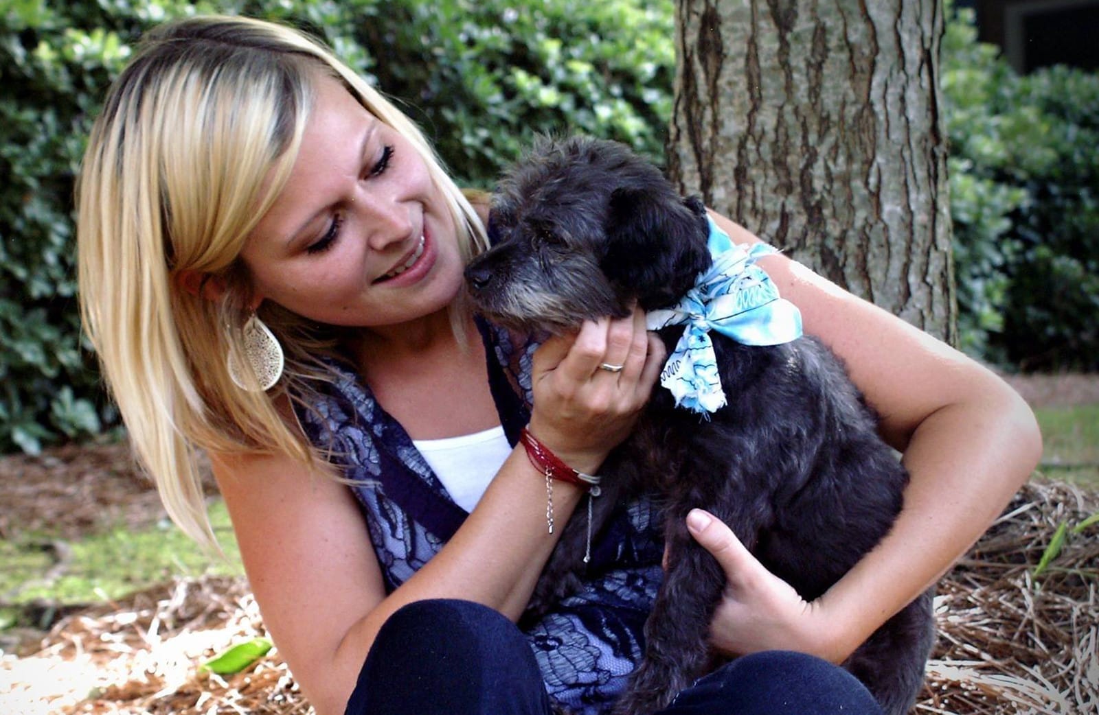 Kind Woman Adopts an Elderly Dog to Make His Final Days the Happiest Ever (PHOTOS)