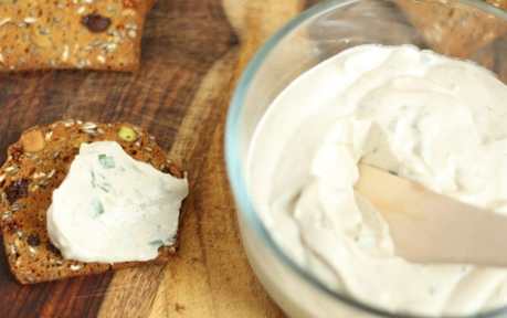 Spreadable Herb Cashew-Hemp Cheese [Vegan, Raw, Gluten-Free]