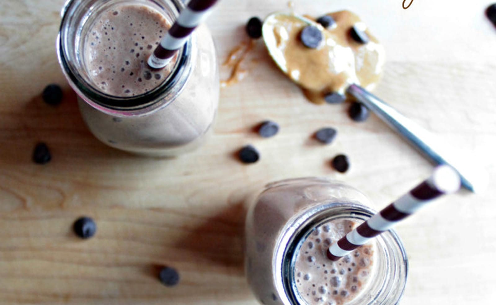 Chocolate Peanut Butter Bomb Smoothie [Vegan, Raw, Gluten-Free]