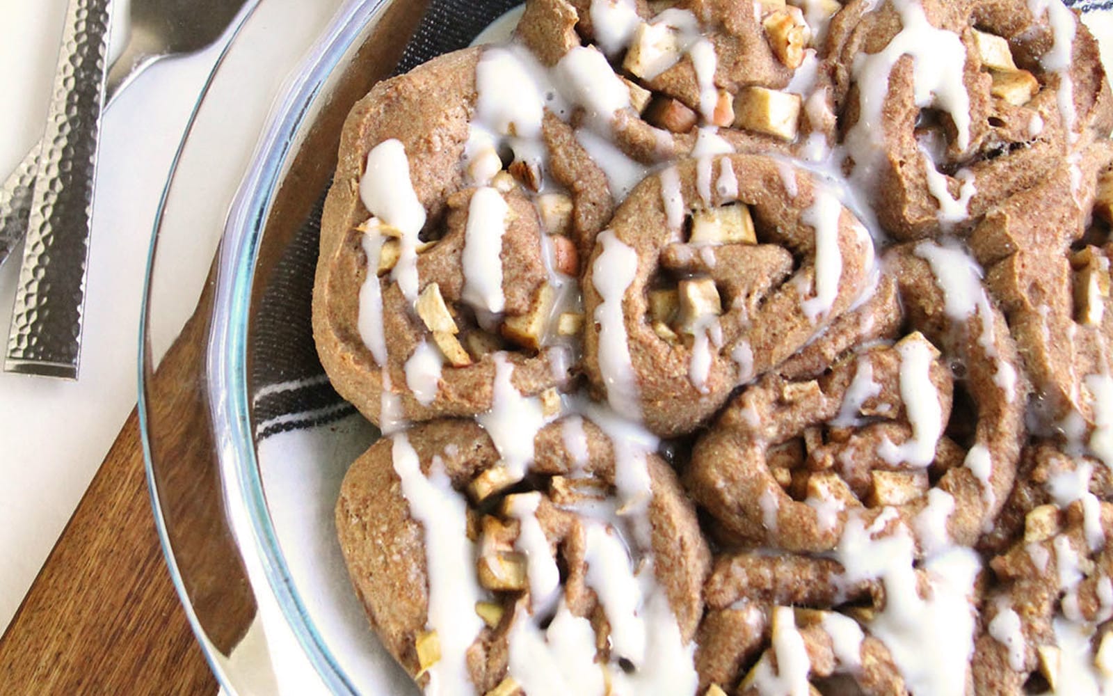 Apple Cinnamon Rolls With Maple Vanilla Icing