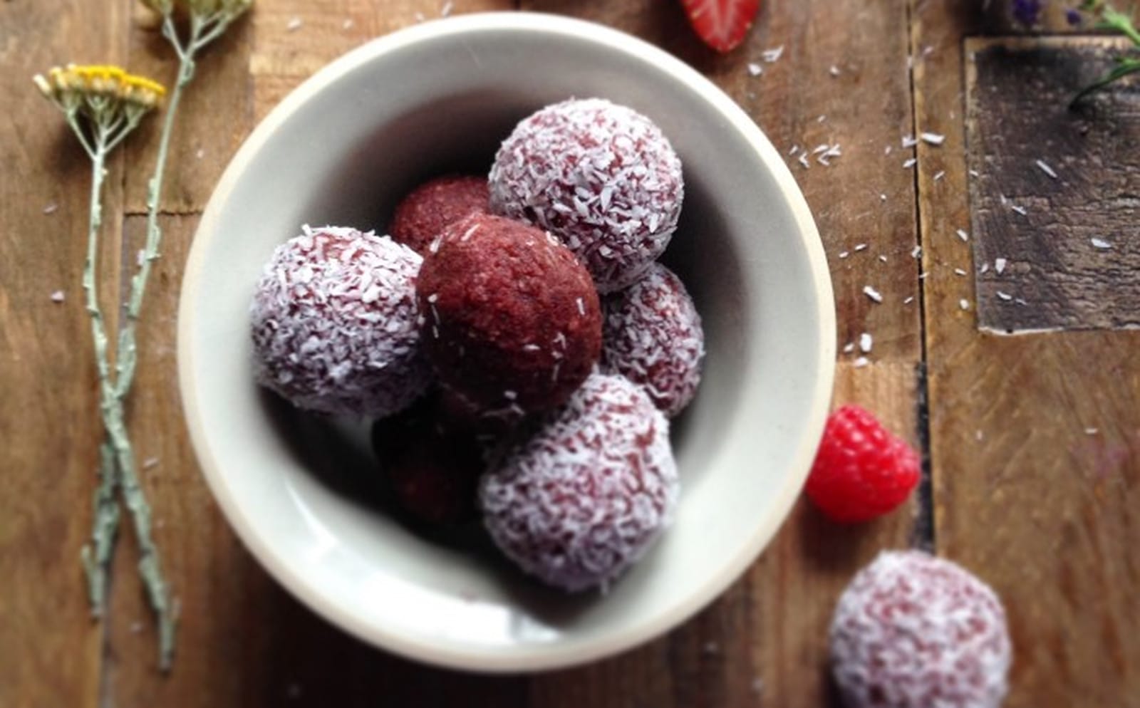 Red Velvet Bliss Bites [Vegan, Raw, Gluten-Free]
