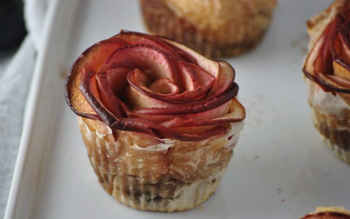 Cinnamon Apple Hearts With an Apple Butter Filling
