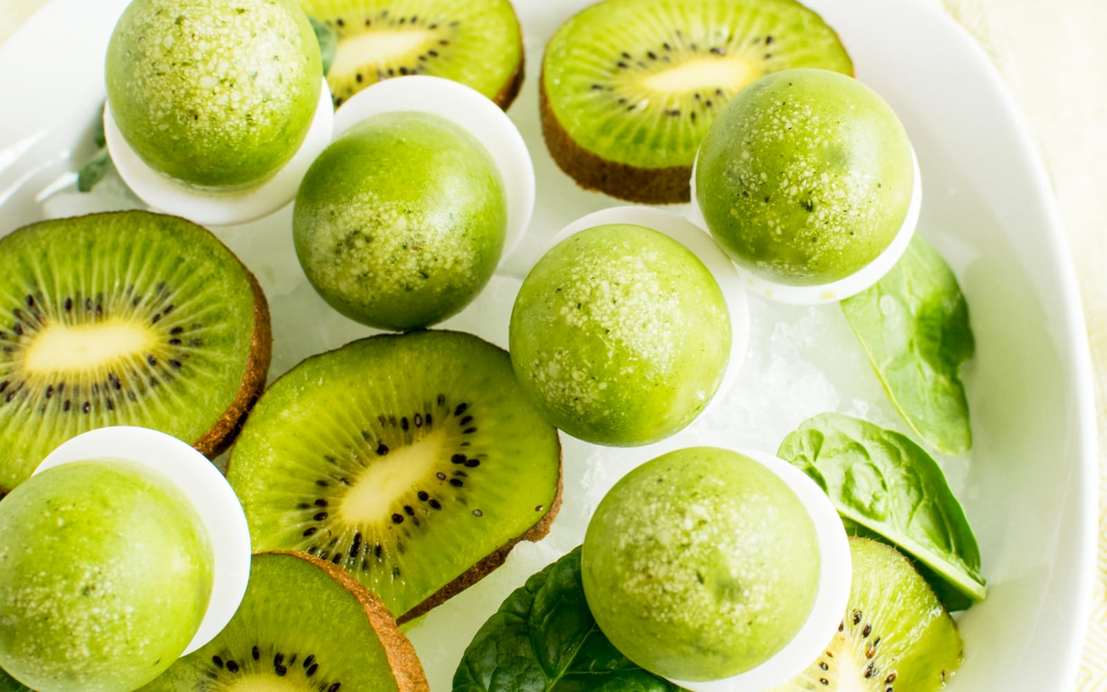 Vitamin c-rich Kiwi spinach popsicles