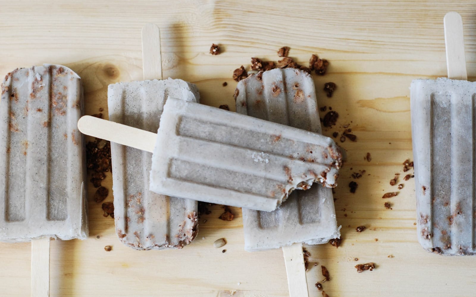 coconut-chocolate-granola-popsicles-21