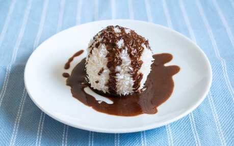 Coconut Rice Balls With Chocolate Sauce