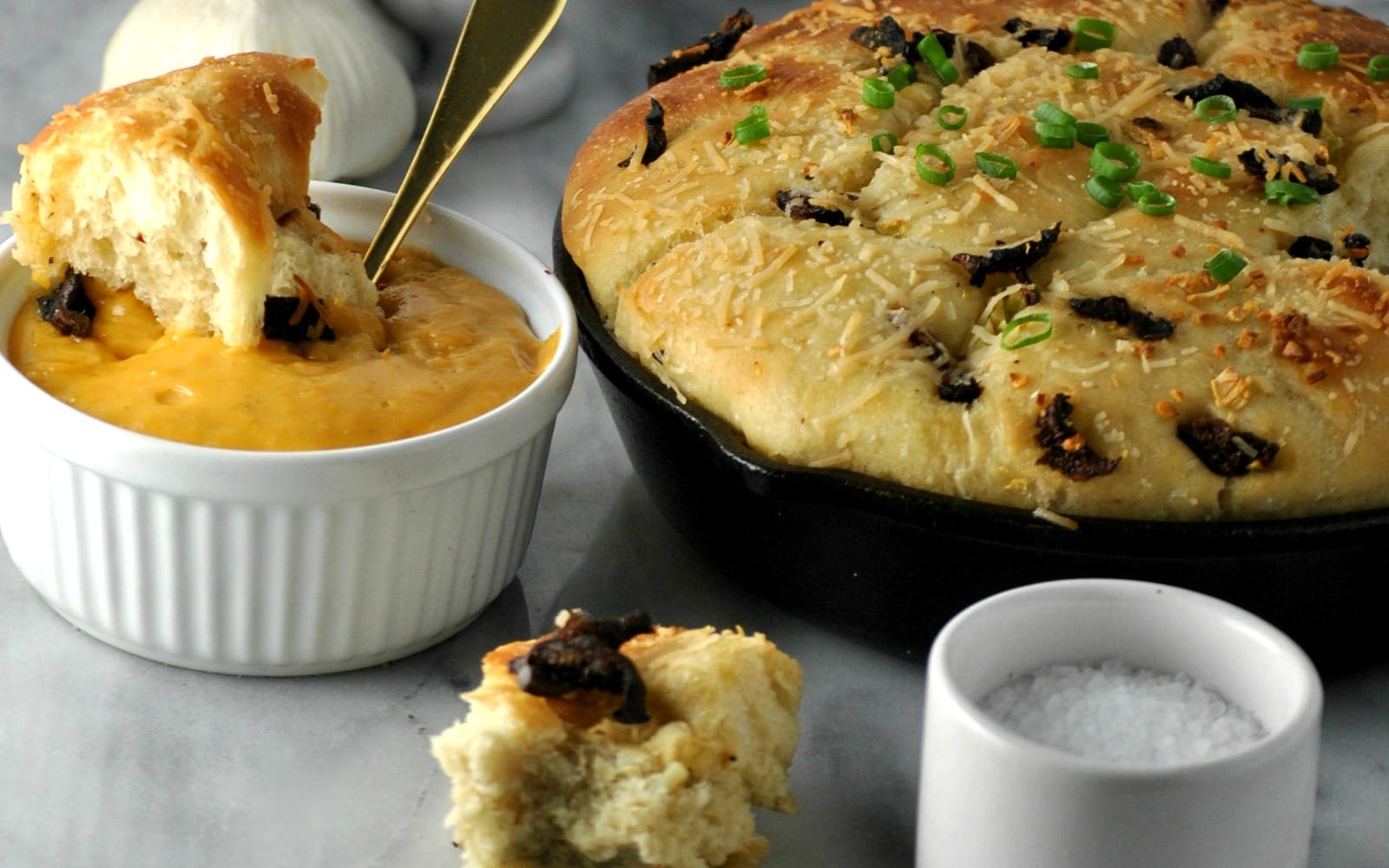vegan Garlic Knots With Beer Cheese