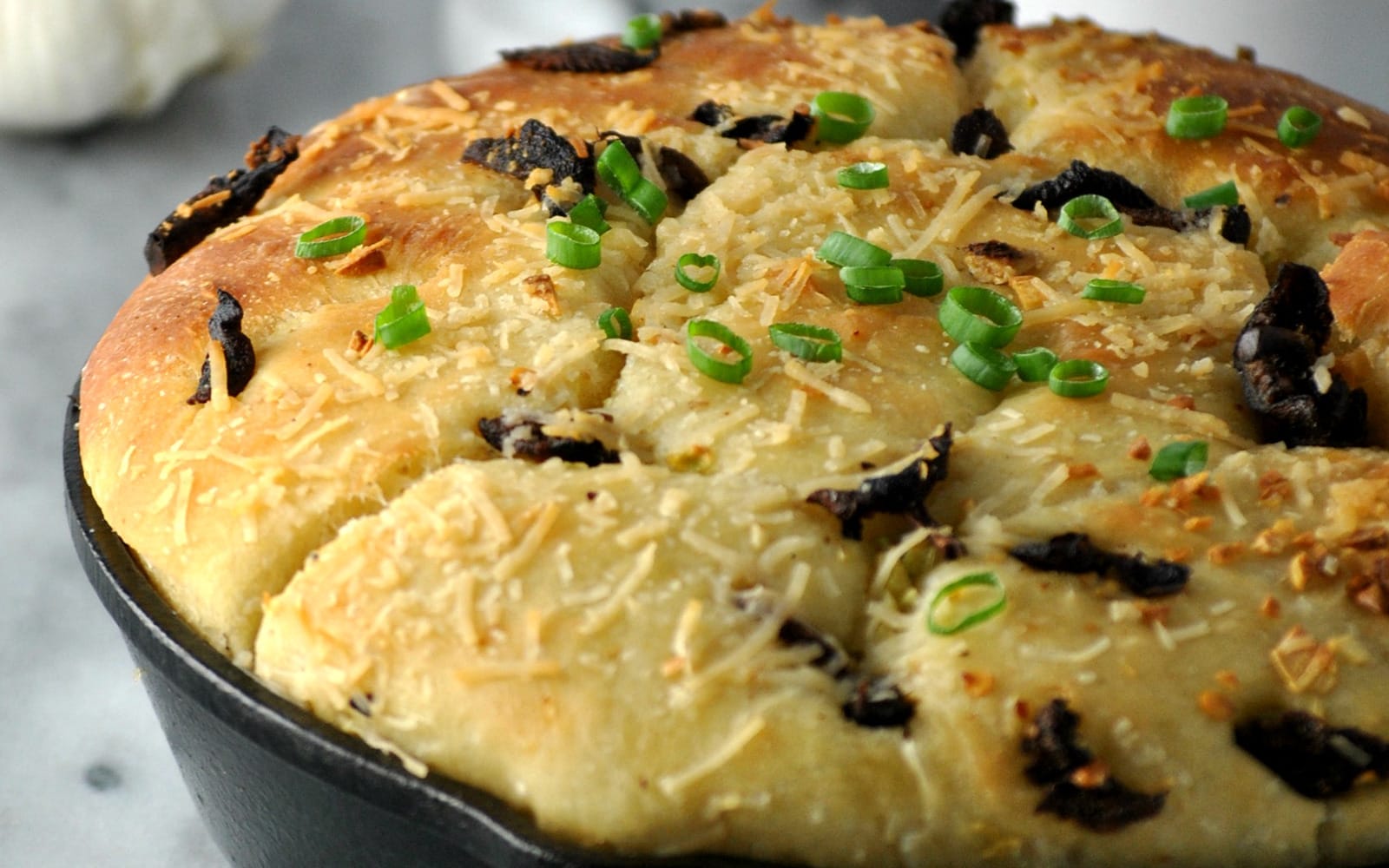 vegan Garlic Knots With Beer Cheese