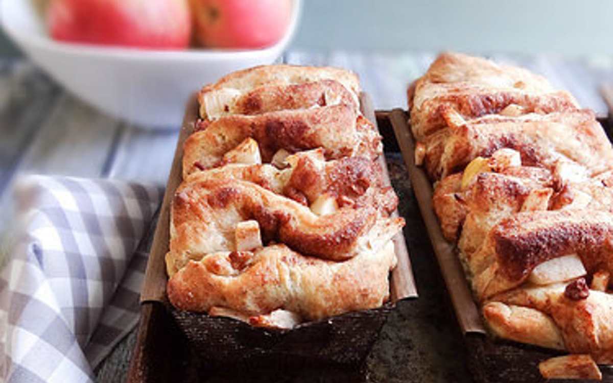 Cinnamon Apple Pecan Pull Apart Bread