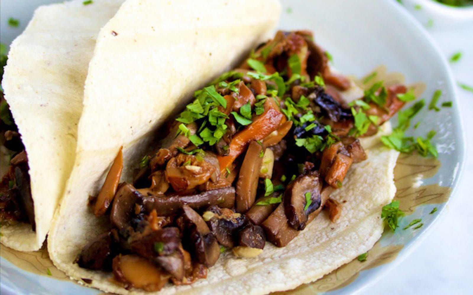 mushroom and garlic tacos