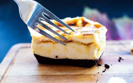 Tempting Baked Marshmallow & Oreo Cheesecake