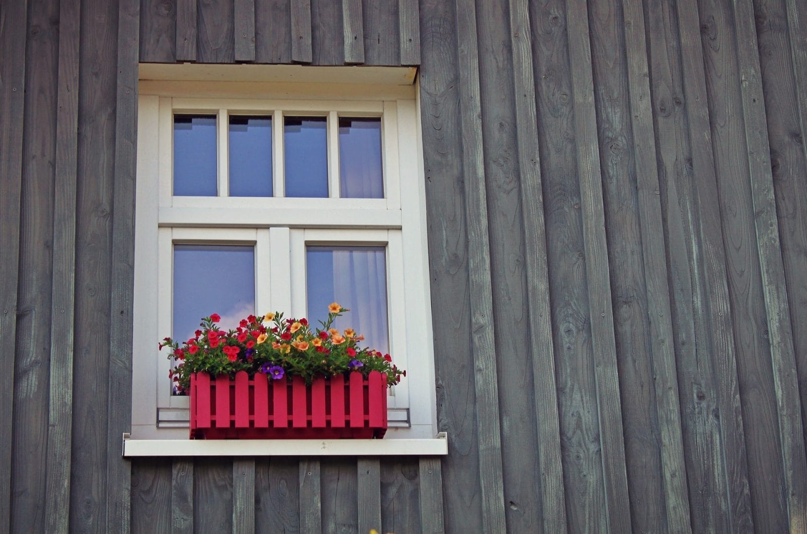 window-1601423_1920-e1490212805919