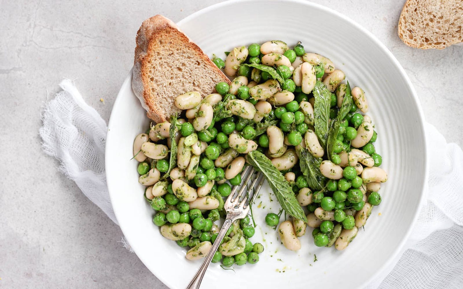 White bean and pea salad