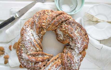 Sugar-Free Cinnamon Almond Ring Cake [Vegan]