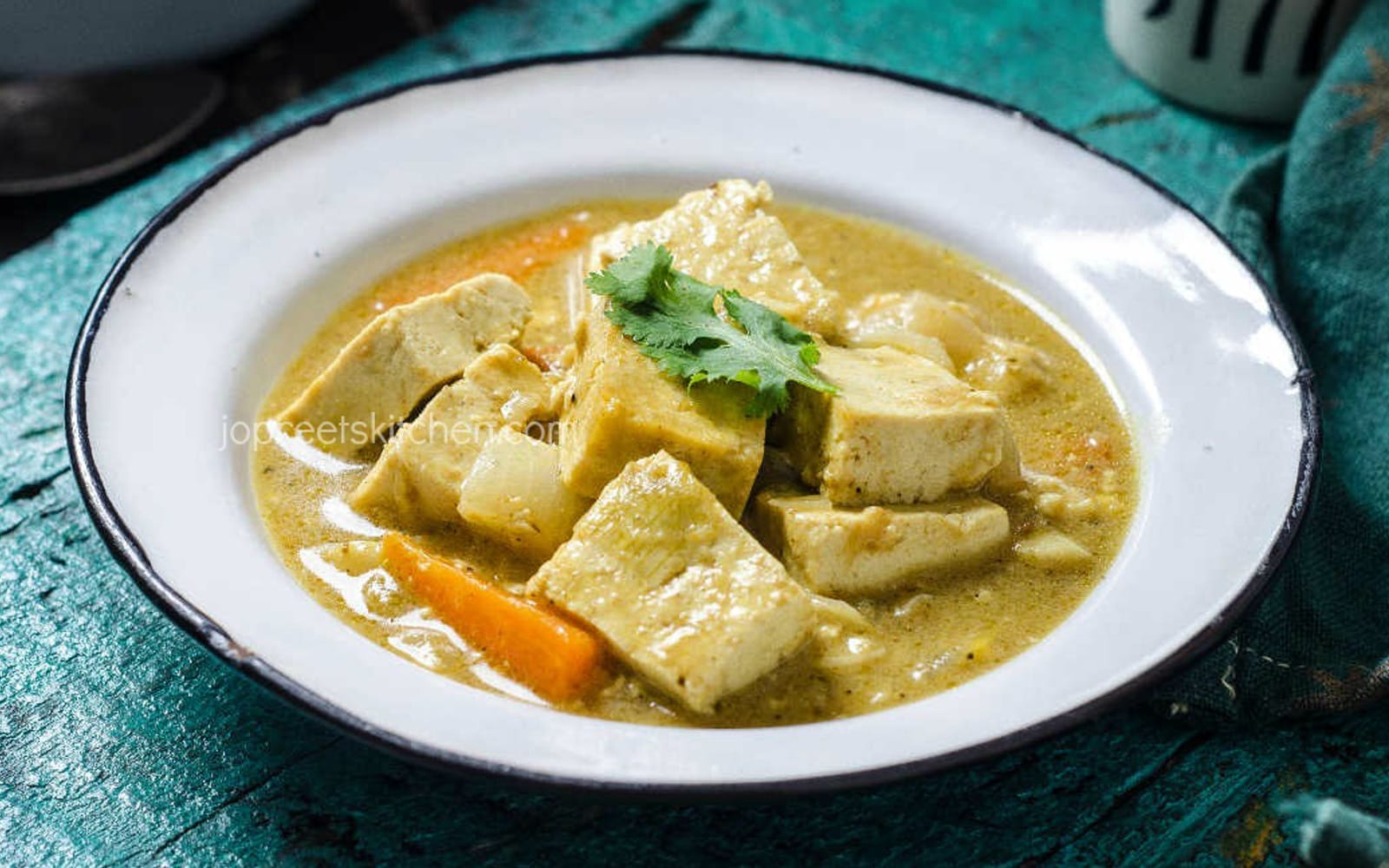 Vegan Ginger Garlic Tofu Curry in sauce with garnish