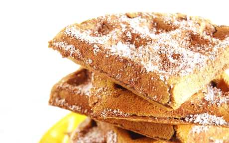 Vegan pumpkin spice snickerdoodle waffles