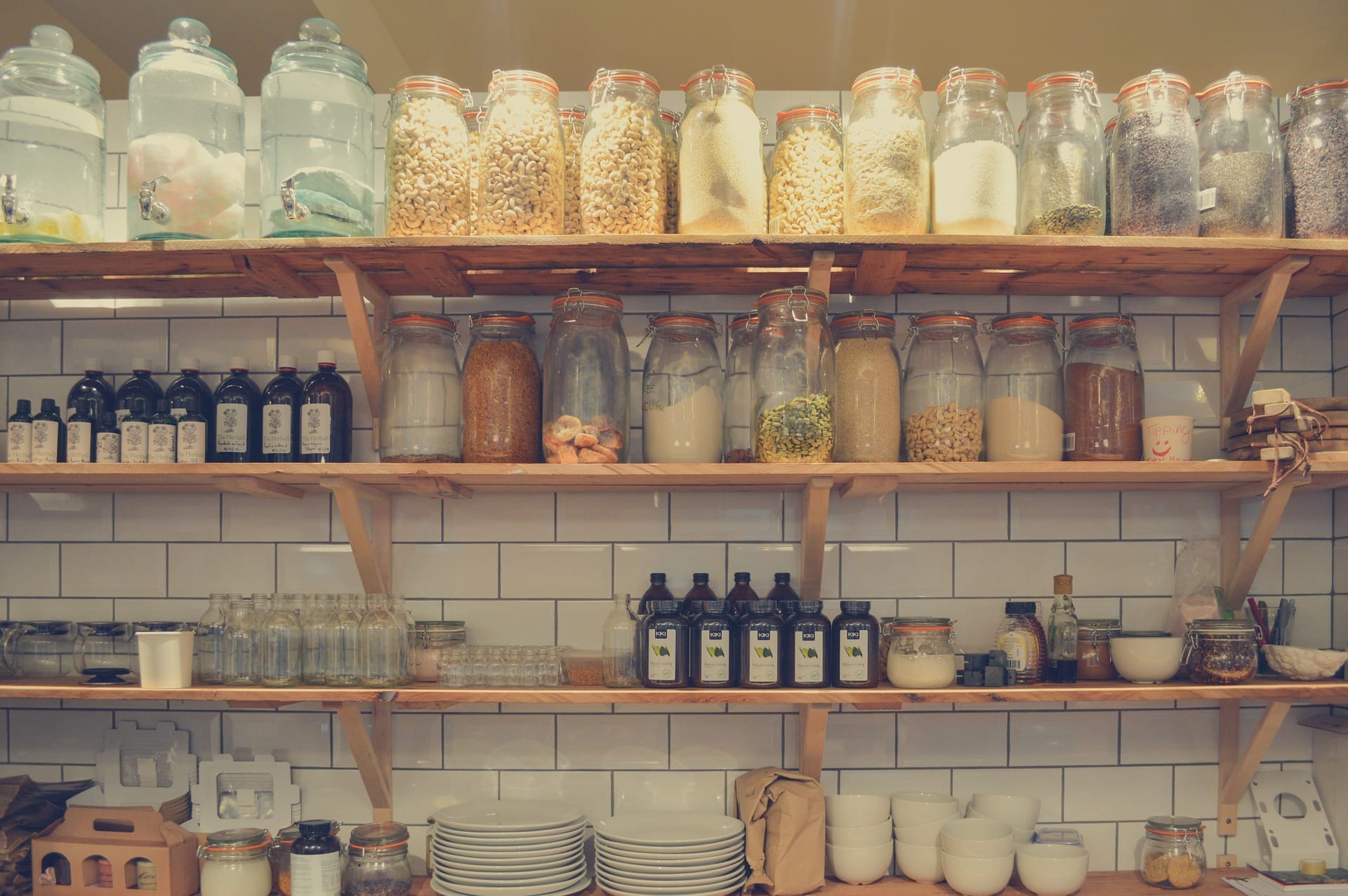 shelf-1285186_1920