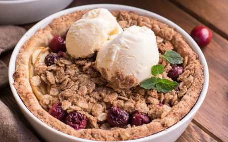 Vegan Healthy Cranberry Apple Crumble Pie