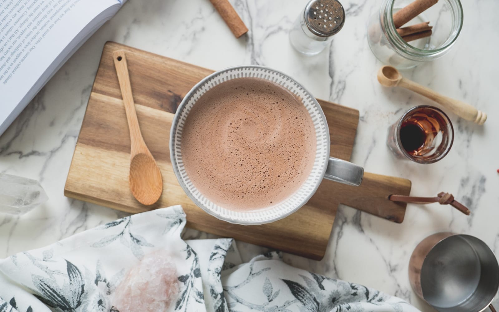 Vegan Hot Chocolate "Macaccino" with spices