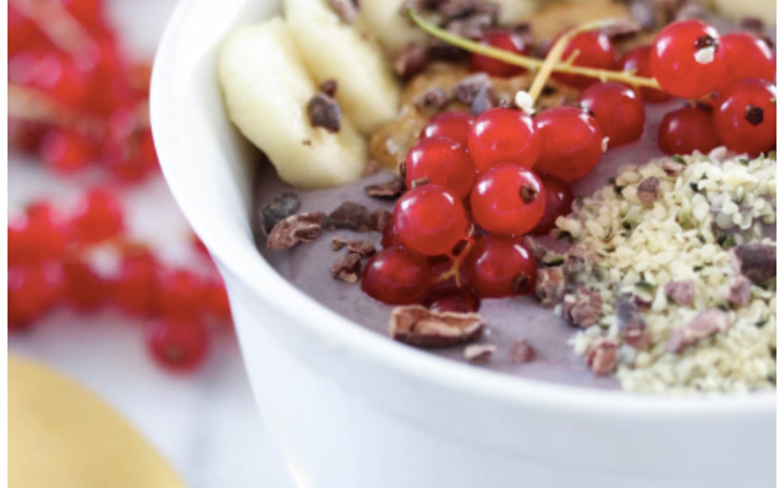 Protein Açaí and Red Currant Breakfast Bowl