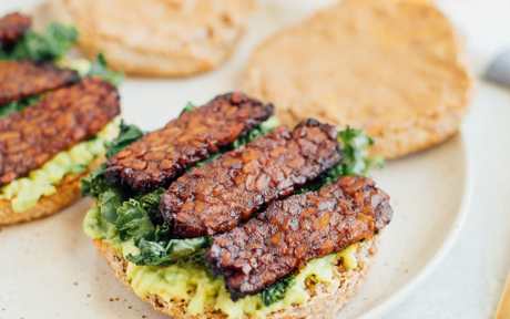 Breakfast Sandwich With Tempeh Bacon