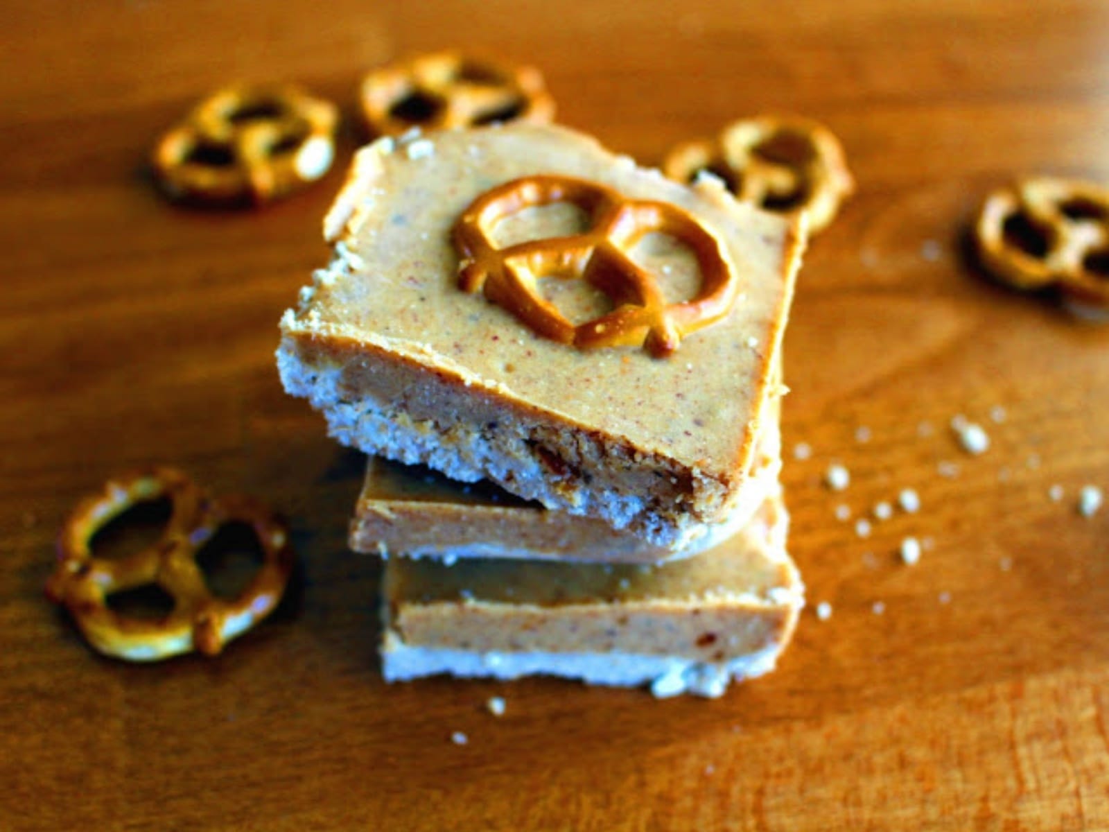 Bars made with peanut butter, tahini and pretzels